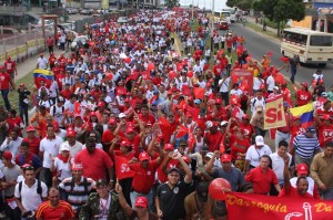 La juventud revolucionaria marcha junto a sus líderes en el cierre de campaña por el Si a la enmienda constitucional
